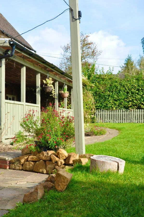 The Hollybush Inn And B&B Priors Marston Екстериор снимка