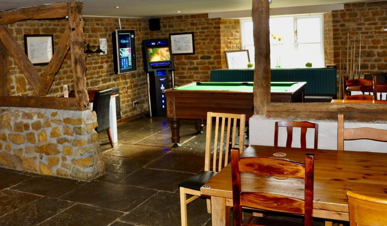 The Hollybush Inn And B&B Priors Marston Екстериор снимка
