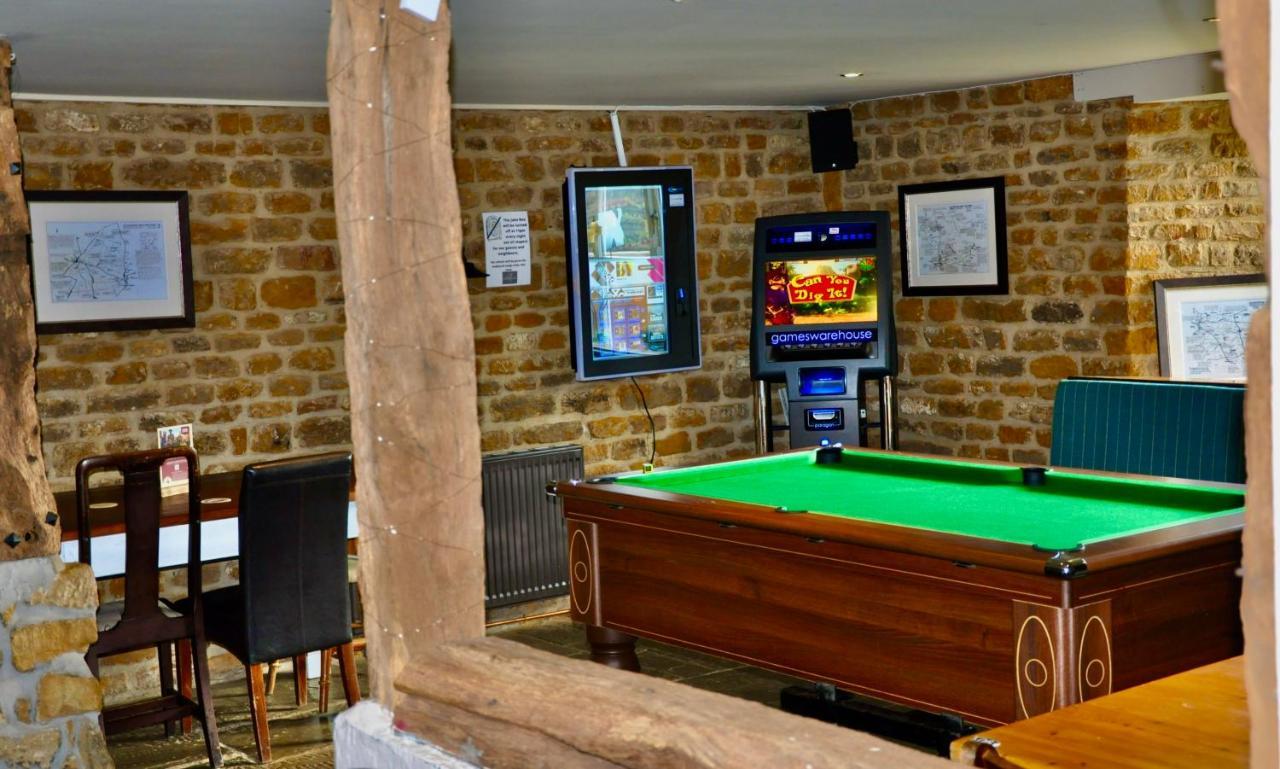The Hollybush Inn And B&B Priors Marston Екстериор снимка