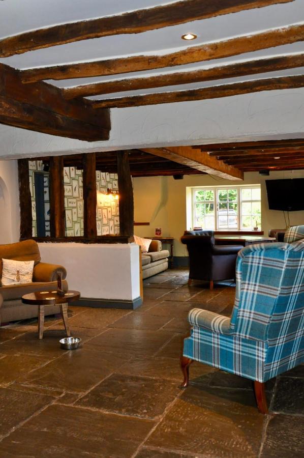 The Hollybush Inn And B&B Priors Marston Екстериор снимка