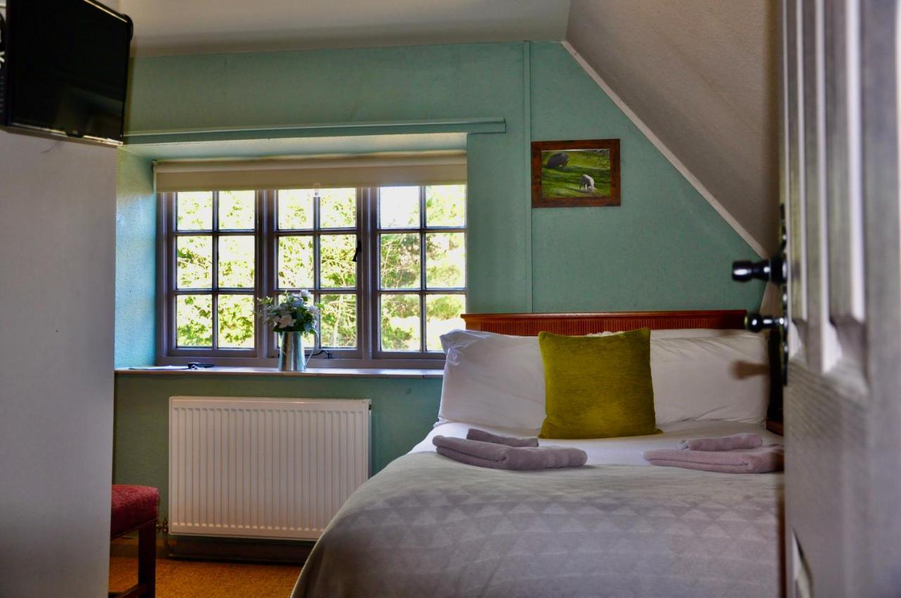 The Hollybush Inn And B&B Priors Marston Екстериор снимка