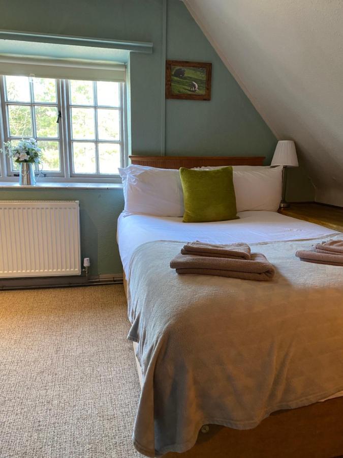 The Hollybush Inn And B&B Priors Marston Екстериор снимка