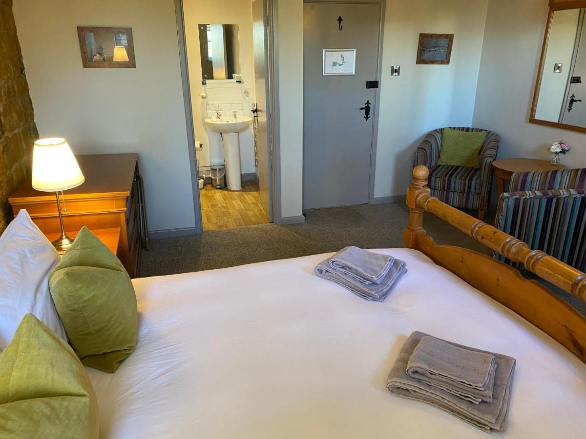 The Hollybush Inn And B&B Priors Marston Екстериор снимка
