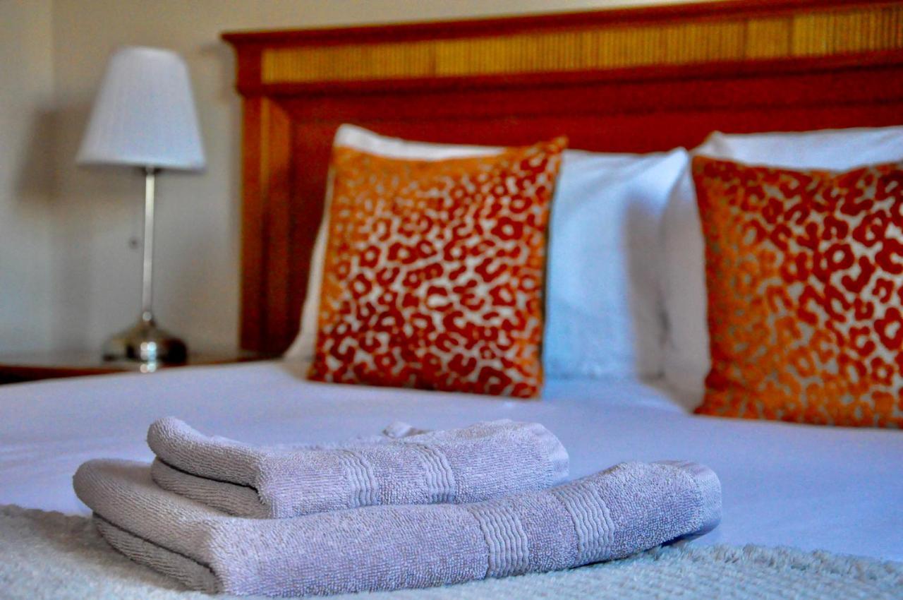The Hollybush Inn And B&B Priors Marston Екстериор снимка