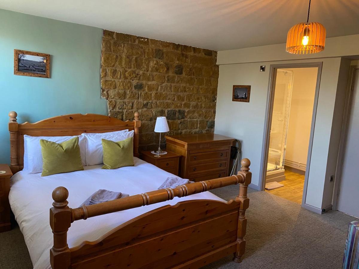The Hollybush Inn And B&B Priors Marston Екстериор снимка