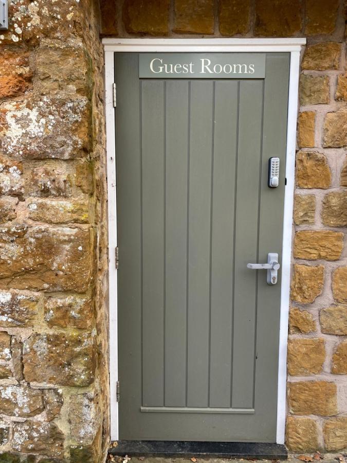 The Hollybush Inn And B&B Priors Marston Екстериор снимка