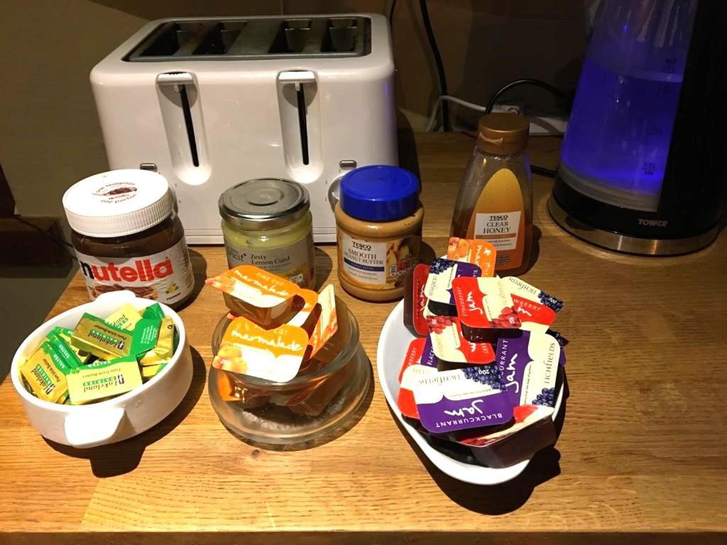 The Hollybush Inn And B&B Priors Marston Екстериор снимка
