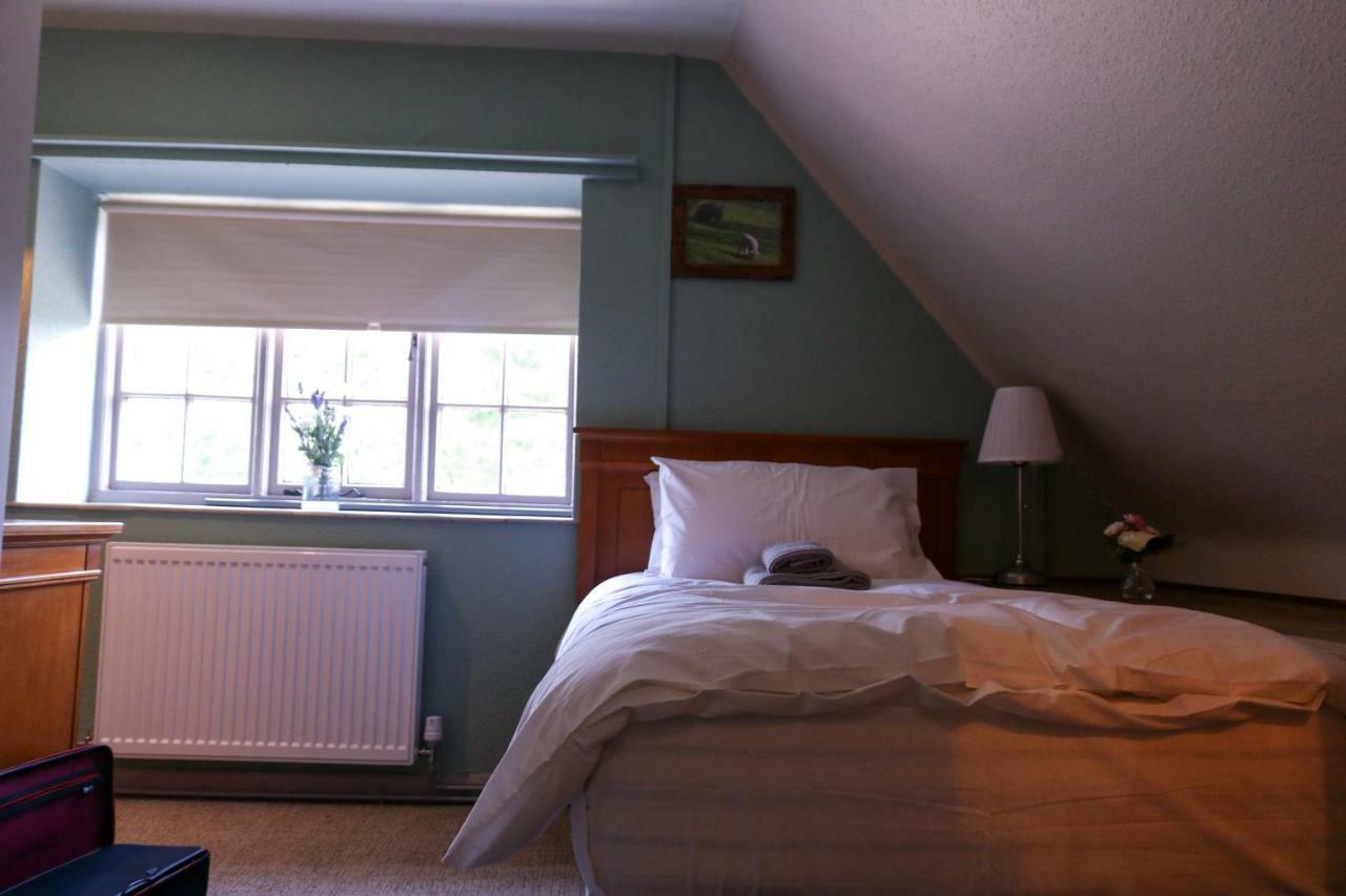 The Hollybush Inn And B&B Priors Marston Екстериор снимка