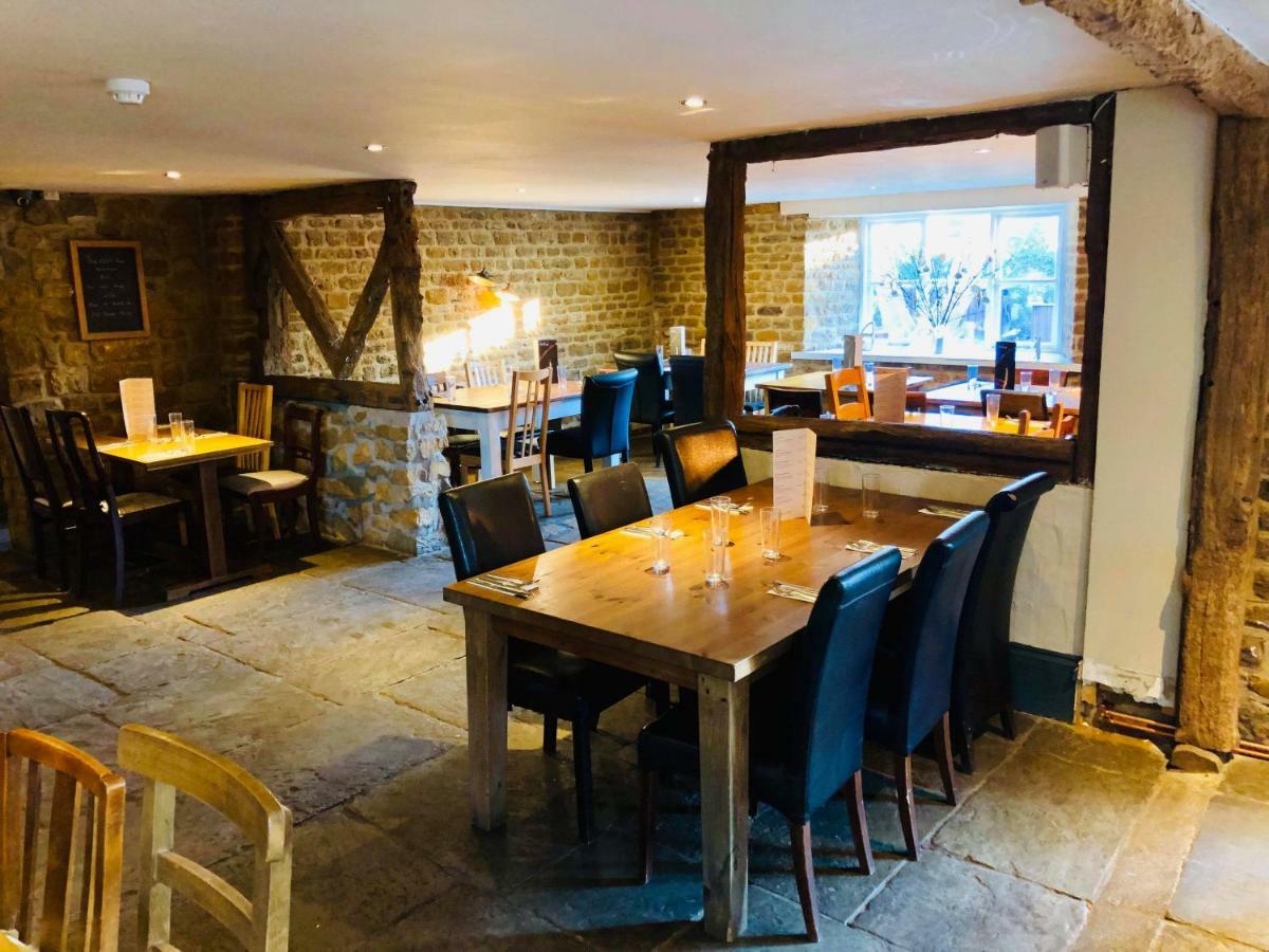 The Hollybush Inn And B&B Priors Marston Екстериор снимка