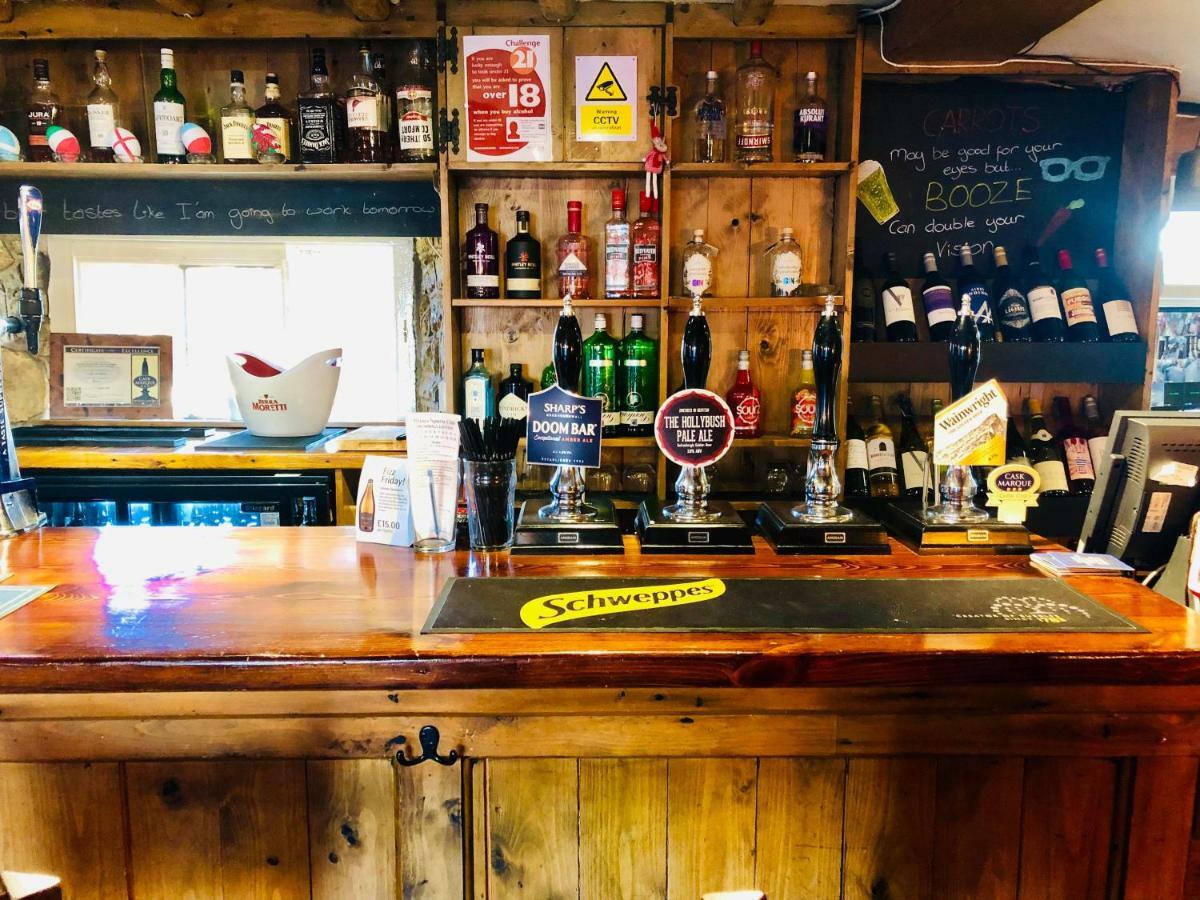 The Hollybush Inn And B&B Priors Marston Екстериор снимка