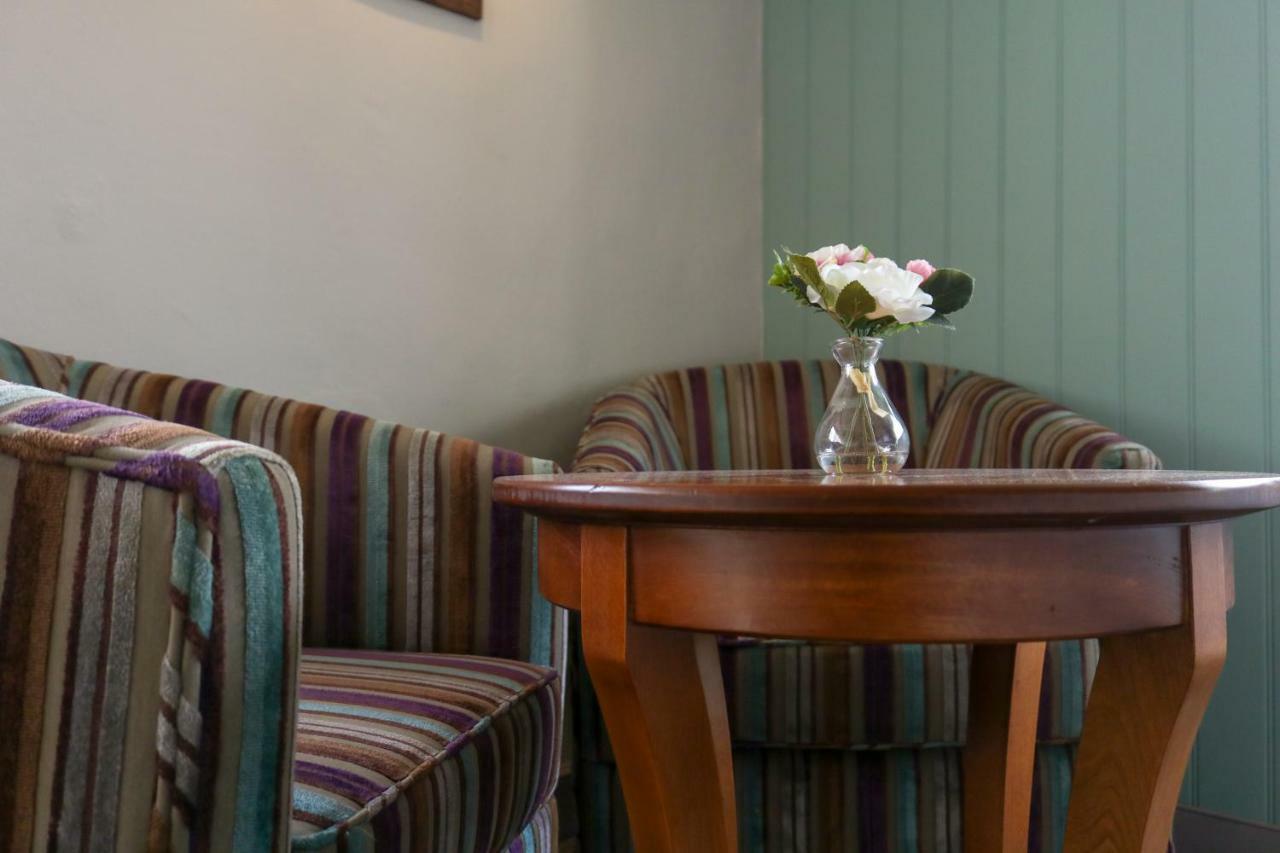 The Hollybush Inn And B&B Priors Marston Екстериор снимка
