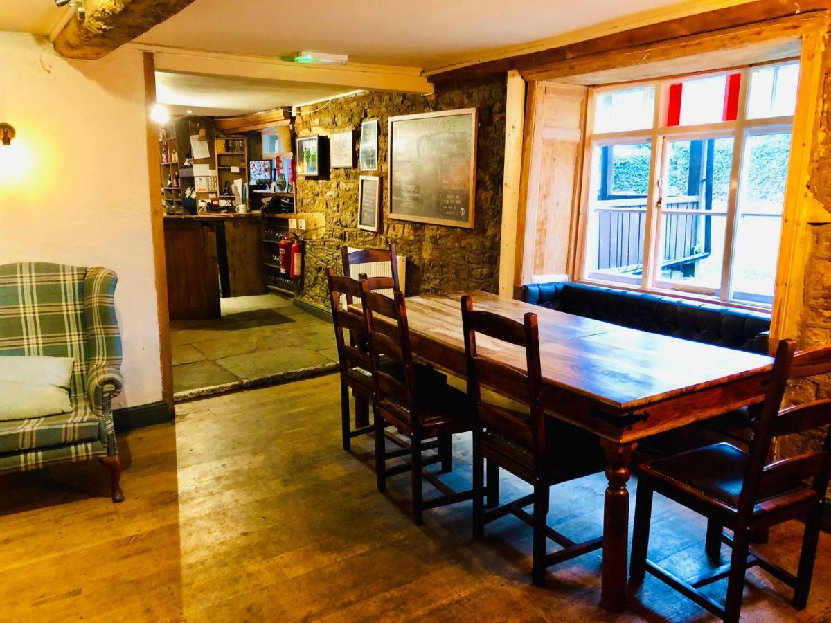 The Hollybush Inn And B&B Priors Marston Екстериор снимка