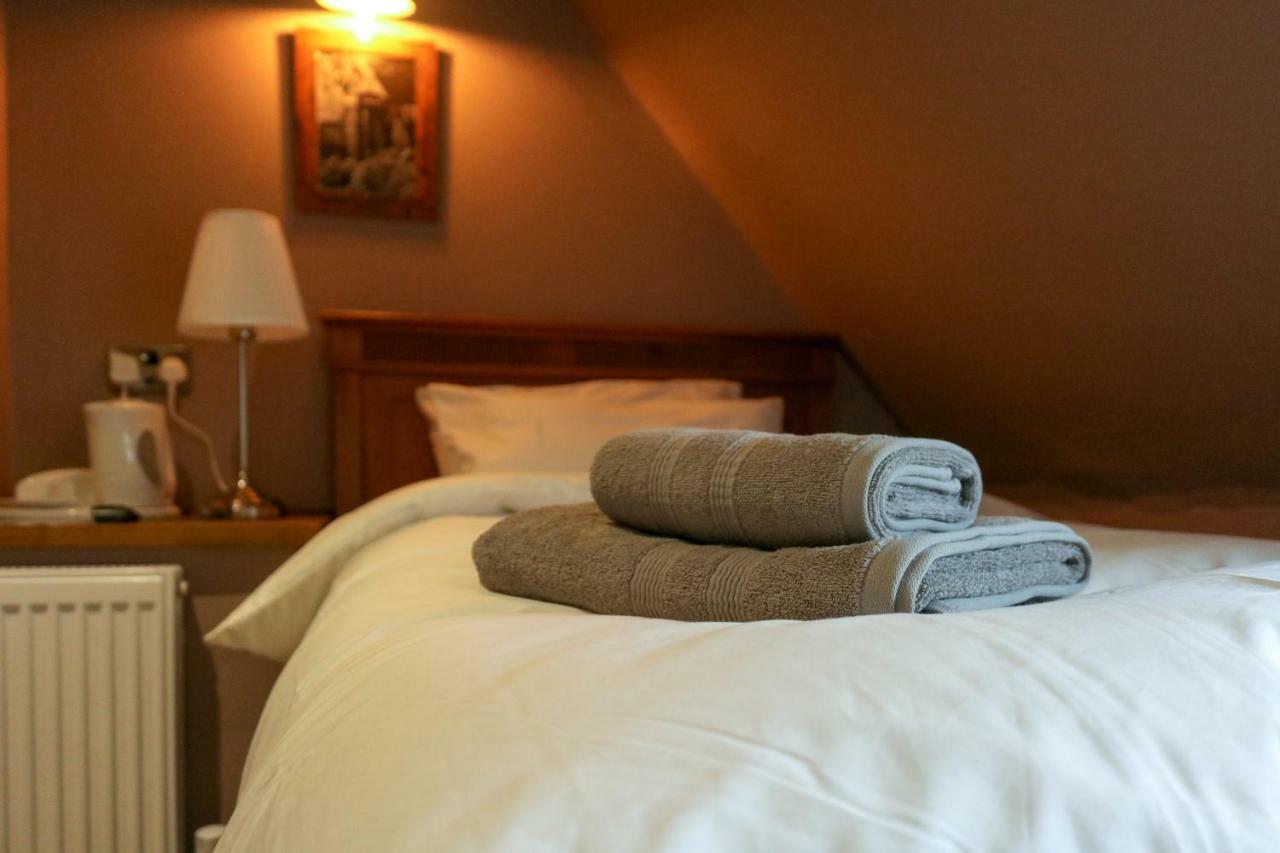 The Hollybush Inn And B&B Priors Marston Екстериор снимка