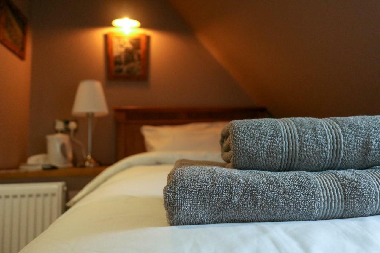 The Hollybush Inn And B&B Priors Marston Екстериор снимка