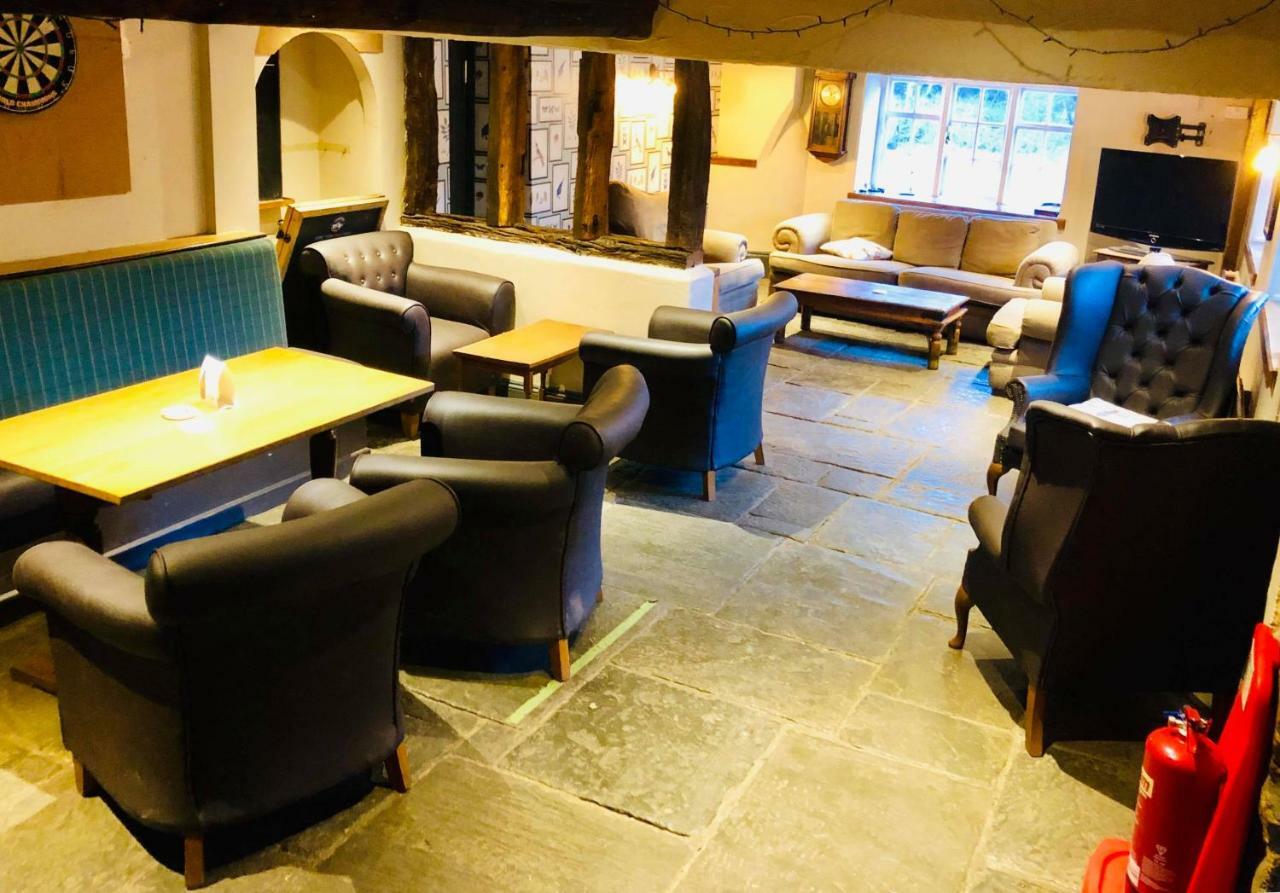 The Hollybush Inn And B&B Priors Marston Екстериор снимка